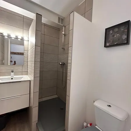 Διαμέρισμα Astudio Lumineux A La Plage, Situation Ideale Commerces, Bateaux ,restaurant A 20 M , A 50 M, Ideal Pour Un Sejour Reposant