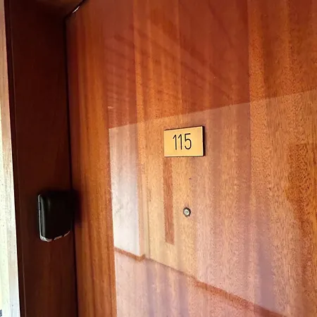 Astudio Lumineux à La Plage, Situation Idéale Commerces, Bateaux ,restaurant à 20 M , à 50 M, Idéal Pour Un Reposant